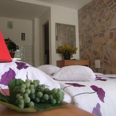 Guest House Korado Ровінь Екстер'єр фото