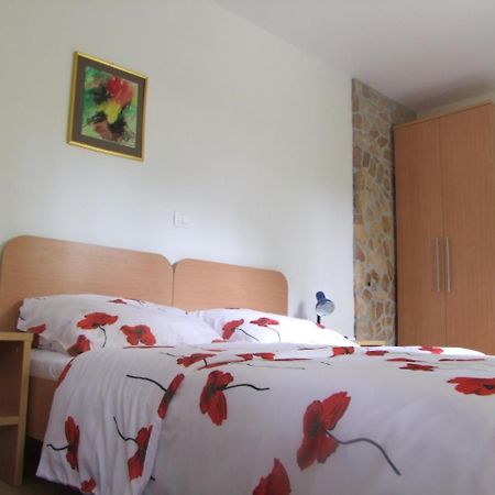 Guest House Korado Ровінь Екстер'єр фото