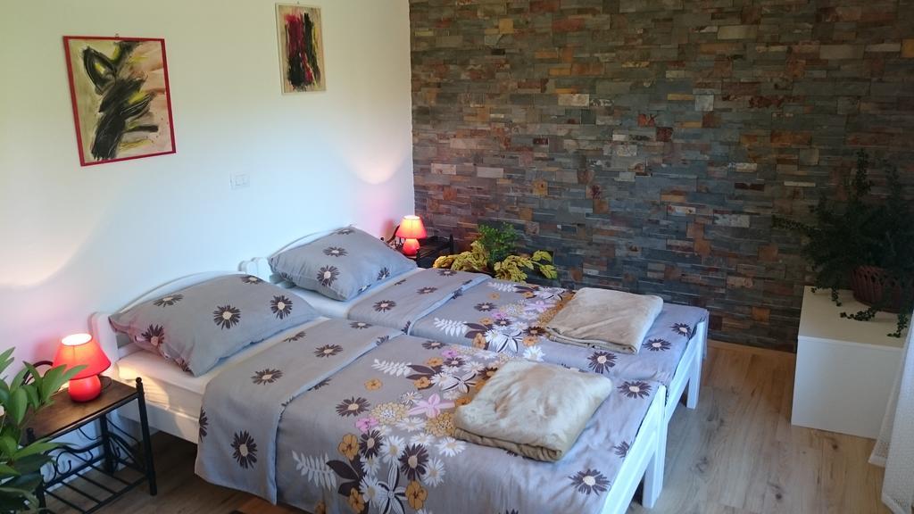 Guest House Korado Ровінь Екстер'єр фото