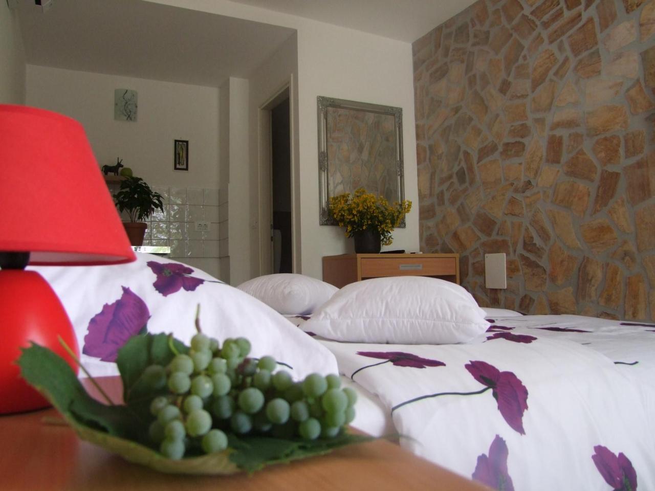 Guest House Korado Ровінь Екстер'єр фото