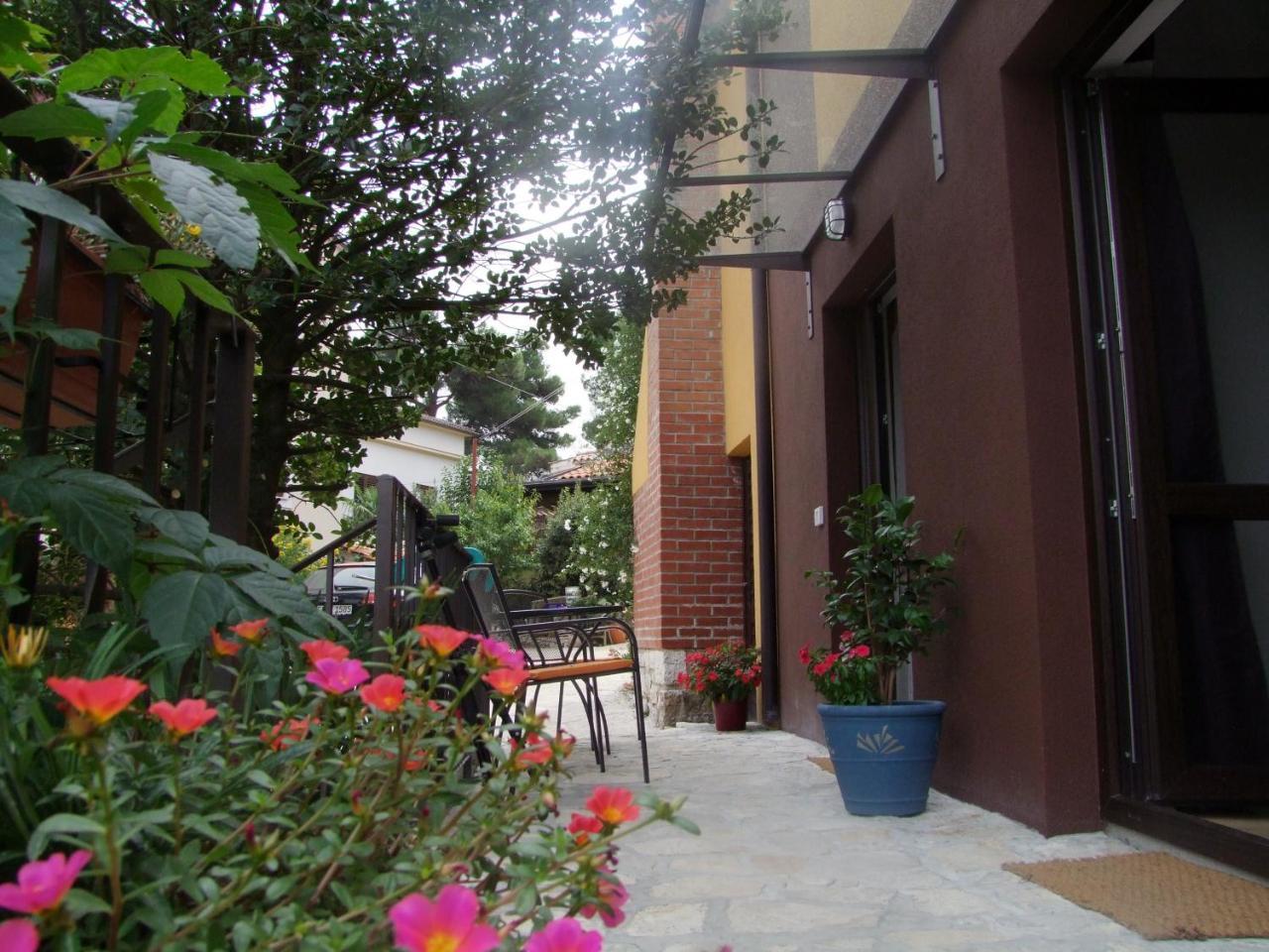 Guest House Korado Ровінь Екстер'єр фото