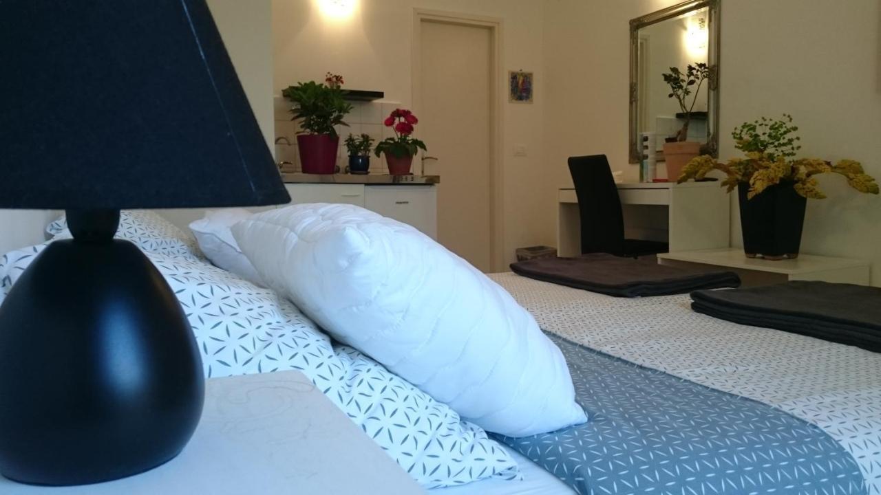 Guest House Korado Ровінь Екстер'єр фото