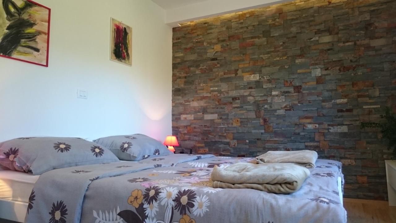 Guest House Korado Ровінь Екстер'єр фото