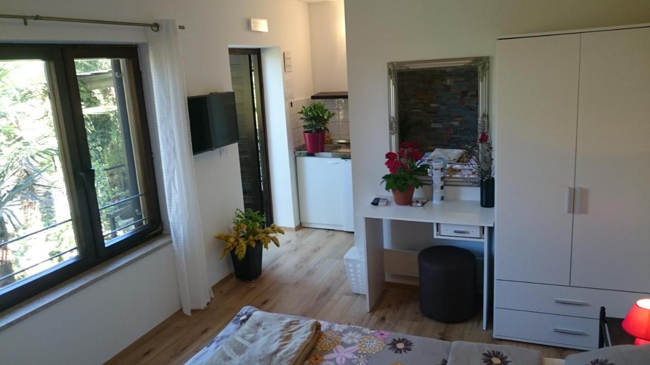 Guest House Korado Ровінь Екстер'єр фото