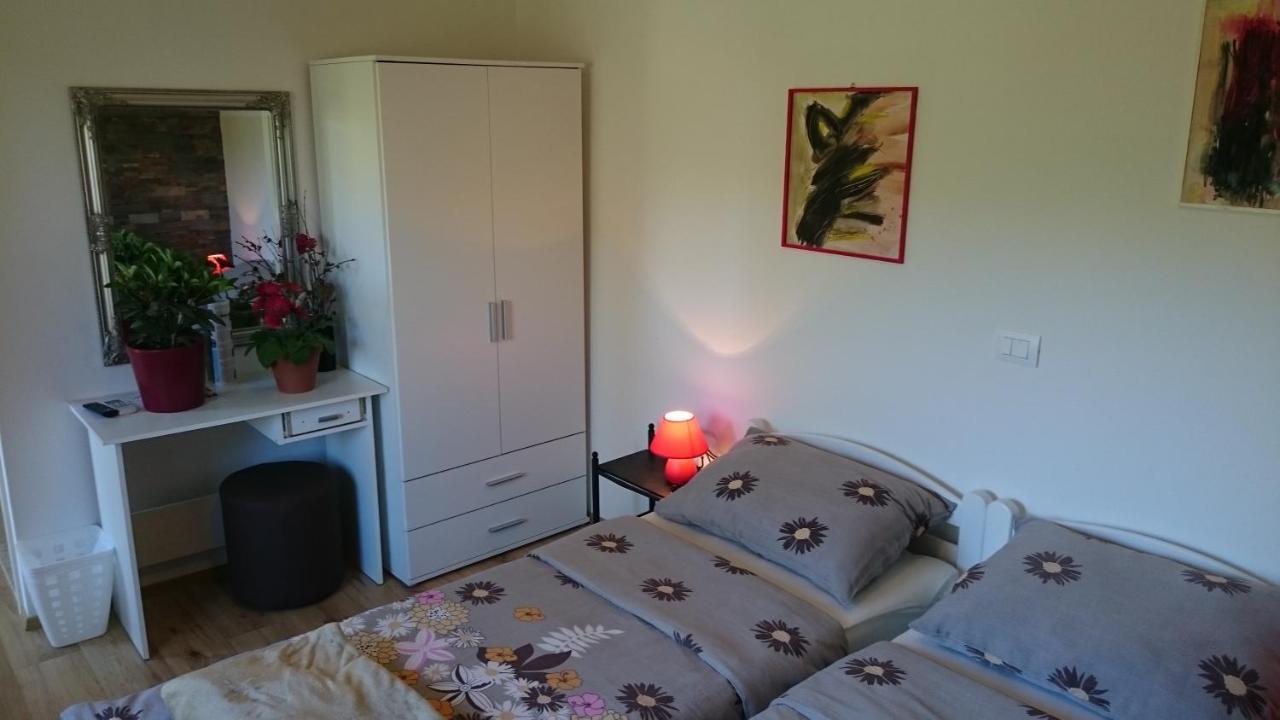 Guest House Korado Ровінь Екстер'єр фото