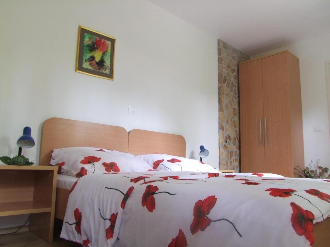 Guest House Korado Ровінь Екстер'єр фото